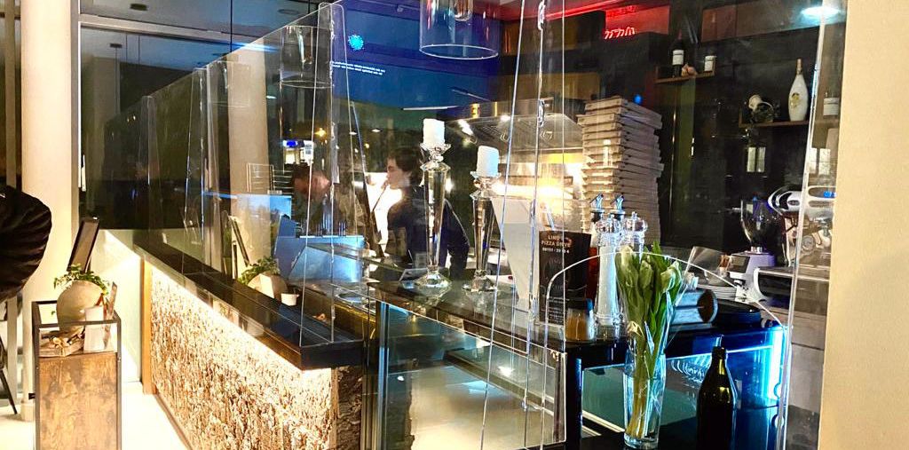 Enggruber Spuckschutzscheibe